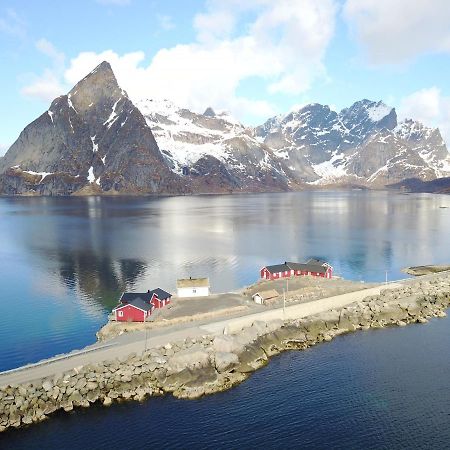 Toppoy Rorbuer Hotel Reine Exterior photo