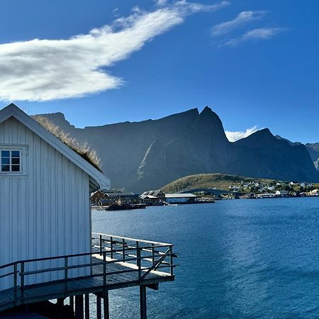 Toppoy Rorbuer Hotel Reine Exterior photo