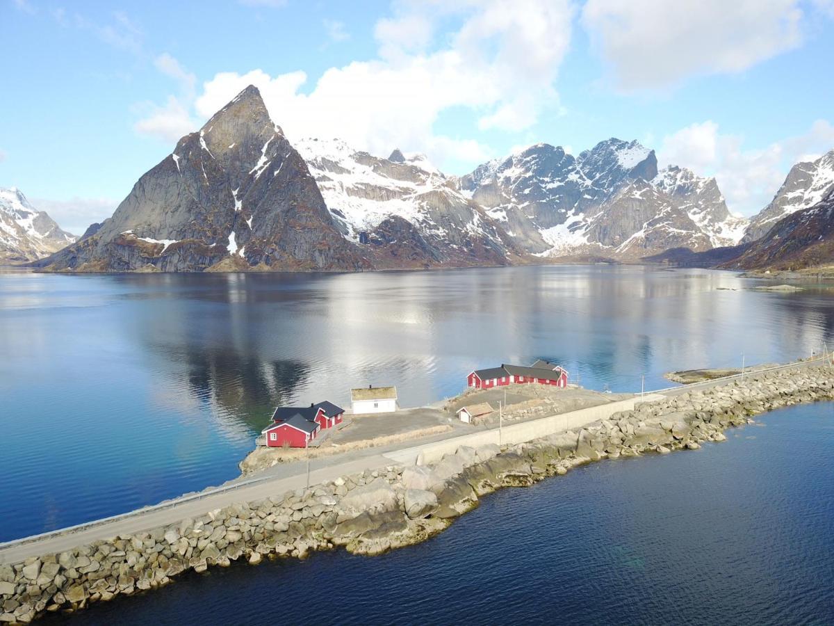 Toppoy Rorbuer Hotel Reine Exterior photo