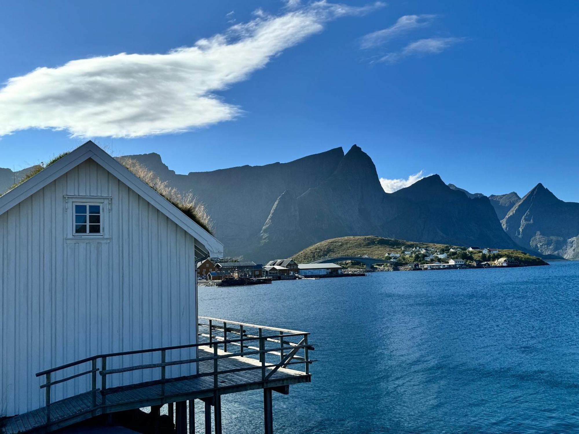 Toppoy Rorbuer Hotel Reine Exterior photo