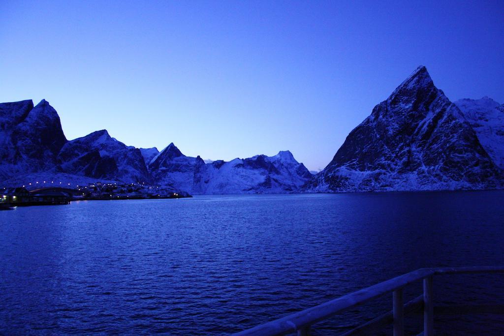 Toppoy Rorbuer Hotel Reine Exterior photo