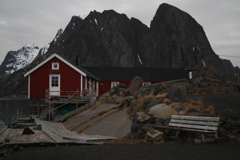 Toppoy Rorbuer Hotel Reine Exterior photo