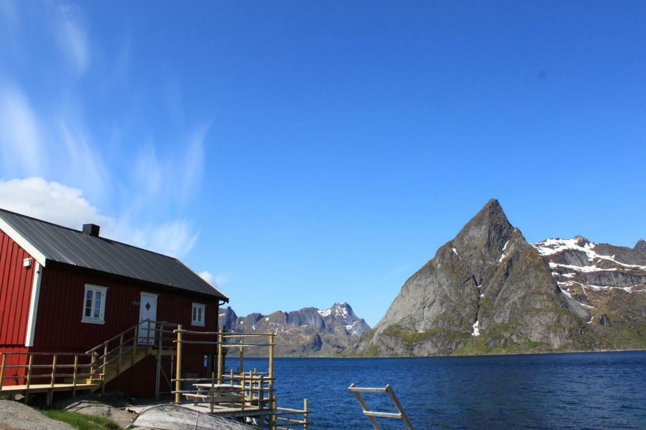 Toppoy Rorbuer Hotel Reine Exterior photo